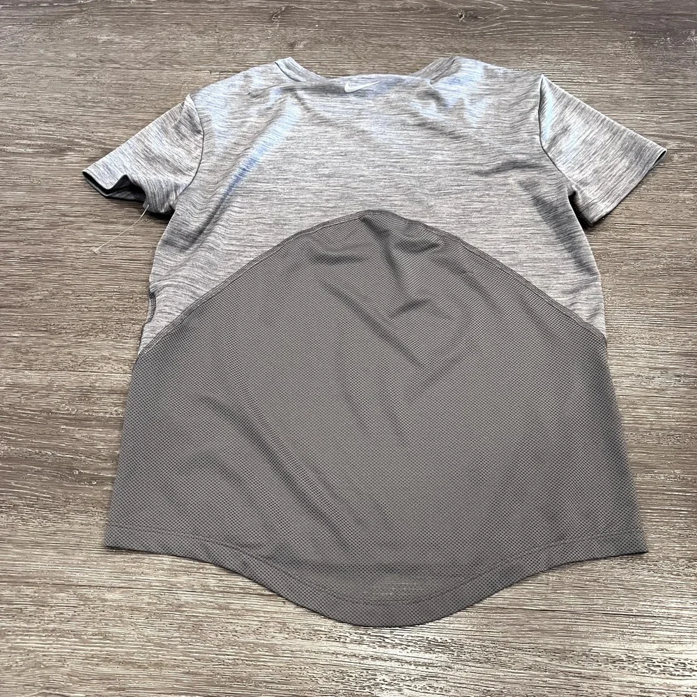 Nike Running Shirt Womens XS Gray Dri-FIT Mesh Performance Activewear Sporty Gym